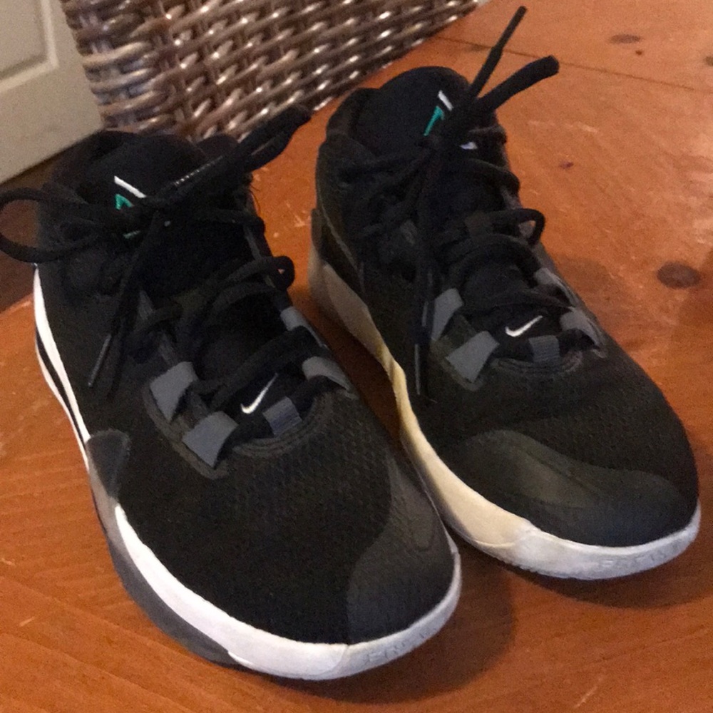 Youth Boys Sneakers /Nike